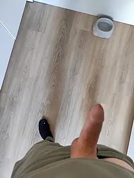 Essie deLona online show from April 21, 2026, 7:04 am