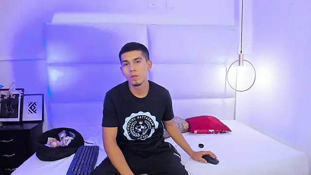 Snapshot of your_d0ll1 chatting on April 13, 2026, 12:53 pm your d0ll1 online show from April 13, 2026, 12:53 pm