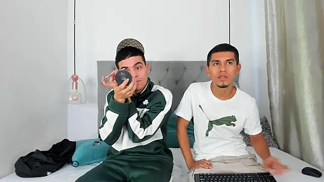 Snapshot of your_d0ll1 chatting on April 2, 2026, 1:18 pm your d0ll1 online show from April 2, 2026, 1:18 pm