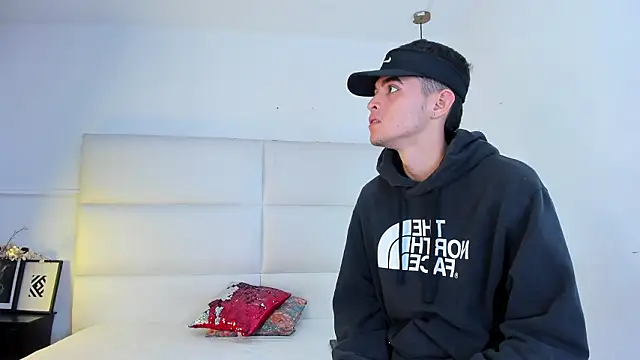 Snapshot of your_d0ll1 chatting on April 1, 2026, 1:41 pm your d0ll1 online show from April 1, 2026, 1:41 pm