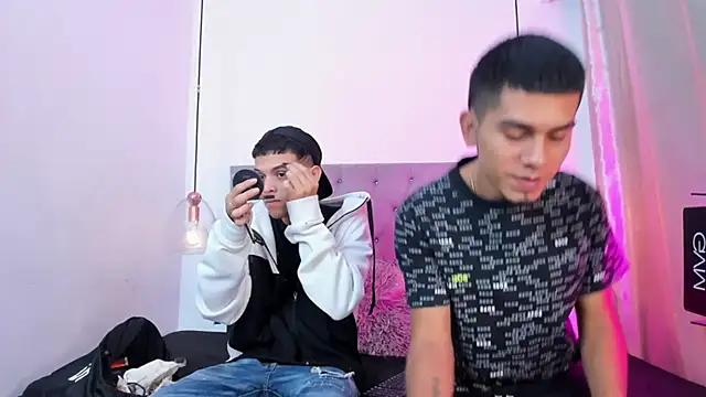 Snapshot of your_d0ll1 chatting on April 10, 2026, 12:23 pm your d0ll1 online show from April 10, 2026, 12:23 pm