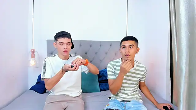 Snapshot of your_d0ll1 chatting on April 6, 2026, 1:12 pm your d0ll1 online show from April 6, 2026, 1:12 pm