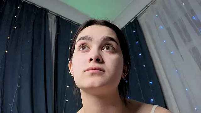 LuciKardos online show from April 12, 2026, 7:28 pm