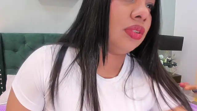 Snapshot of Cloee_evans chatting on May 13, 2026, 3:35 am Cloee evans online show from May 13, 2026, 3:35 am