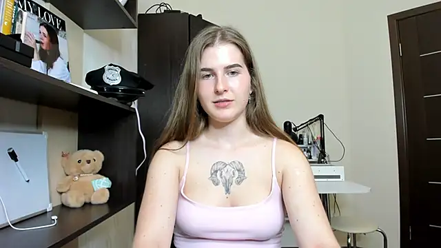Snapshot of OhMyAlice chatting on June 6, 2026, 7:08 pm OhMyAlice online show from June 6, 2026, 7:08 pm