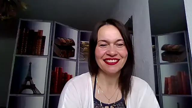 Snapshot of Selena_Moo chatting on April 10, 2026, 8:32 am Selena Moo online show from April 10, 2026, 8:32 am