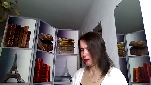 Snapshot of Selena_Moo chatting on April 11, 2026, 8:29 am Selena Moo online show from April 11, 2026, 8:29 am