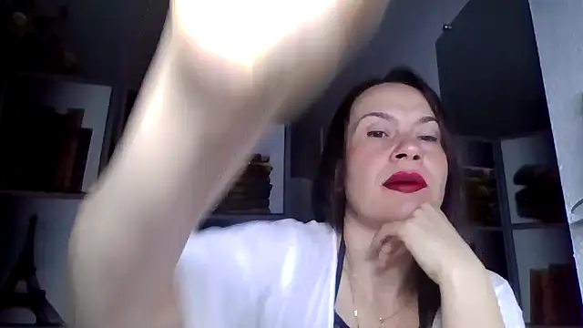 Snapshot of Selena_Moo chatting on March 26, 2026, 5:28 am Selena Moo online show from March 26, 2026, 5:28 am