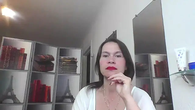 Snapshot of Selena_Moo chatting on May 31, 2026, 1:17 pm Selena Moo online show from May 31, 2026, 1:17 pm