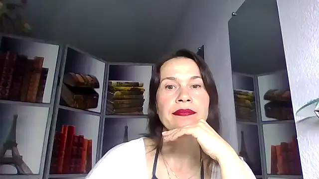 Snapshot of Selena_Moo chatting on March 26, 2026, 7:45 pm Selena Moo online show from March 26, 2026, 7:45 pm