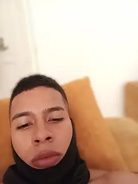 Snapshot of alejo_king02 chatting on April 16, 2026, 3:35 pm alejo king02 online show from April 16, 2026, 3:35 pm