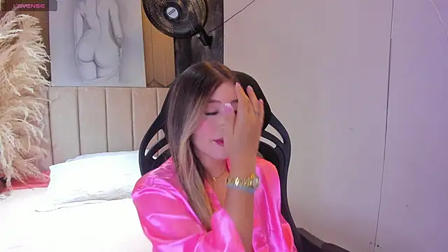 Snapshot of EmilyJohnsoon chatting on April 6, 2026, 8:32 pm EmilyJohnsoon online show from April 6, 2026, 8:32 pm