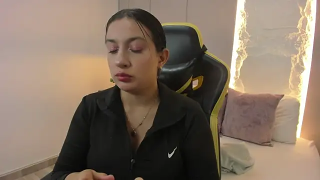 kira relish online show from April 9, 2026, 11:16 am