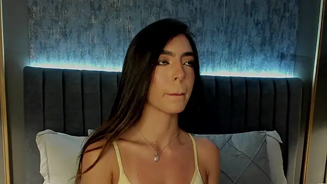 NINA ROSEE397 online show from April 4, 2026, 11:00 pm