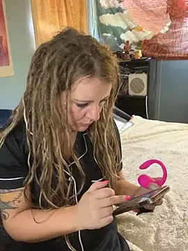 adirajade online show from April 15, 2026, 7:58 pm