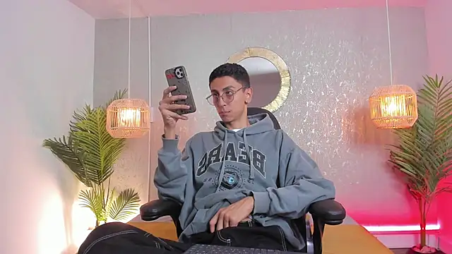 Snapshot of Gio_carangi chatting on May 21, 2026, 2:42 am Gio carangi online show from May 21, 2026, 2:42 am