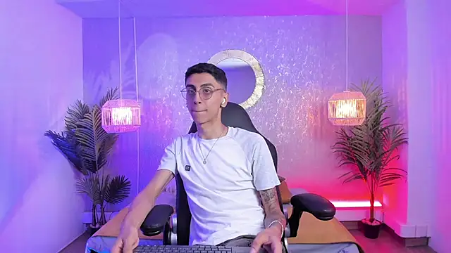 Snapshot of Gio_carangi chatting on April 23, 2026, 3:24 am Gio carangi online show from April 23, 2026, 3:24 am