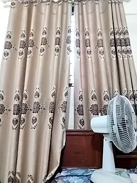 Moubie1 online show from April 17, 2026, 12:46 am