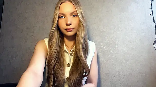 CarolineNine online show from April 9, 2026, 2:12 pm