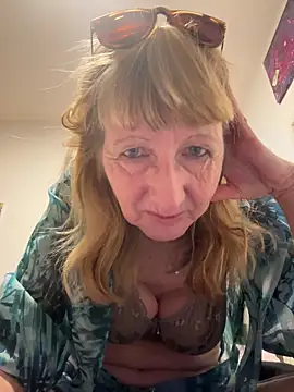 MatureKim online show from April 7, 2026, 6:32 pm