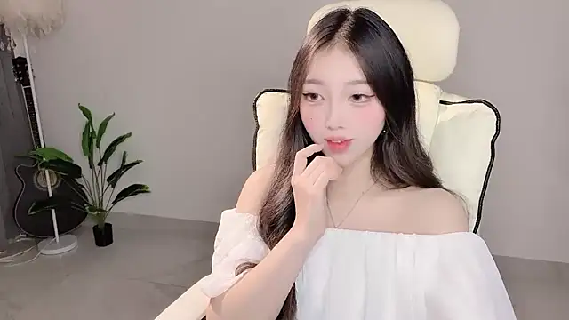 Yukiy8877 online show from April 8, 2026, 11:28 pm