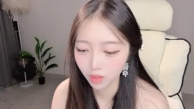 Yukiy8877 online show from April 11, 2026, 1:13 am