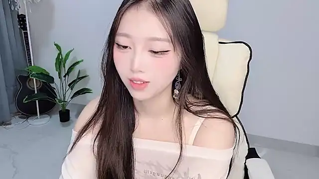 Yukiy8877 online show from April 2, 2026, 9:49 am