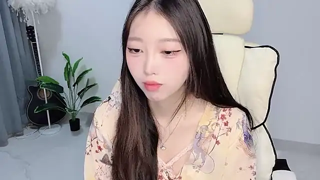 Yukiy8877 online show from April 4, 2026, 10:27 pm