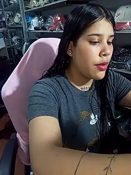 venuslaferte  online show from April 8, 2026, 2:46 am