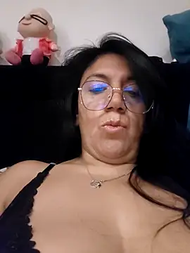 Snapshot of Mielx chatting on April 2, 2026, 1:35 am Mielx online show from April 2, 2026, 1:35 am