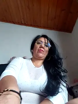 Snapshot of Mielx chatting on April 4, 2026, 9:54 pm Mielx online show from April 4, 2026, 9:54 pm