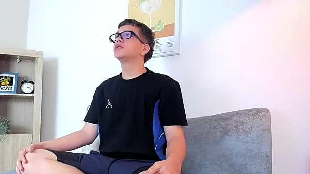 dennis hills online show from March 25, 2026, 12:37 pm