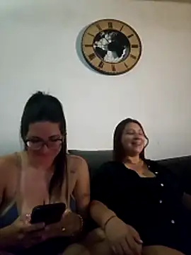 Gia-and-Lara online show from March 22, 2026, 6:09 pm