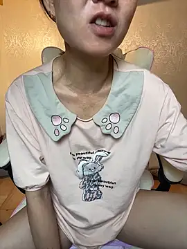 lilysister66 online show from May 5, 2026, 2:42 pm