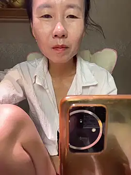 Snapshot of lilysister66 chatting on April 14, 2026, 6:18 am lilysister66 online show from April 14, 2026, 6:18 am