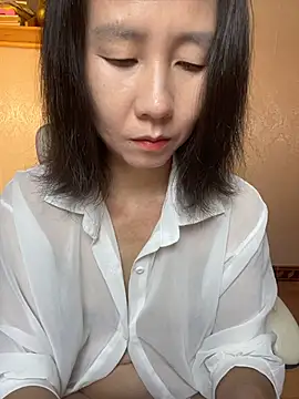 lilysister66 online show from May 26, 2026, 1:53 pm