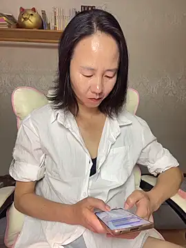 Snapshot of lilysister66 chatting on April 15, 2026, 3:27 pm lilysister66 online show from April 15, 2026, 3:27 pm