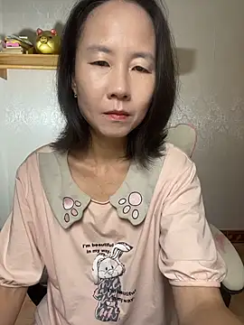 lilysister66 online show from May 7, 2026, 6:39 am