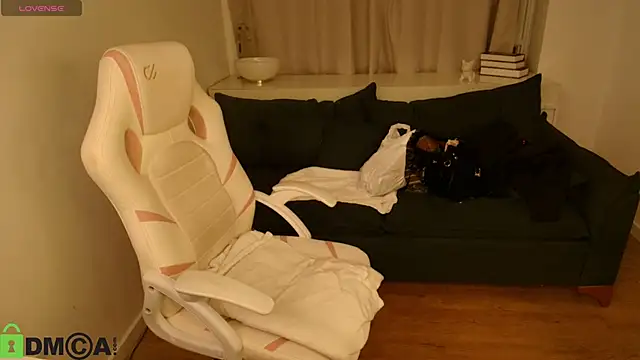 Stacy Tyler online show from April 13, 2026, 3:32 am