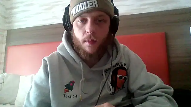 alejandro69420 online show from April 6, 2026, 7:37 pm