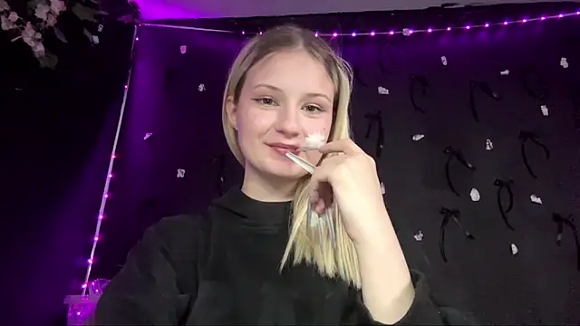 LiziSweet online show from March 21, 2026, 3:49 pm