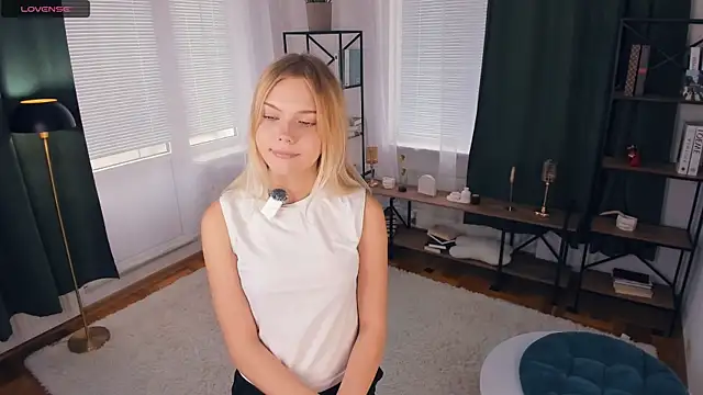 InesPiek online show from April 16, 2026, 8:48 am