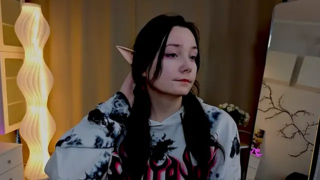 KaraNeagle online show from April 8, 2026, 6:04 am