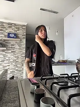 Snapshot of Velunett_19 chatting on April 4, 2026, 4:57 pm Velunett 19 online show from April 4, 2026, 4:57 pm