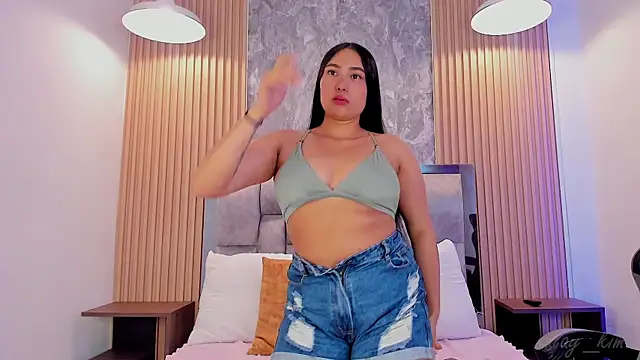 Sulay Kim online show from April 15, 2026, 7:58 pm