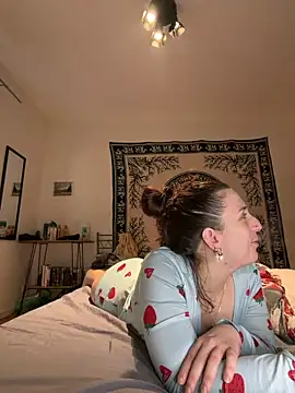 georginamoor online show from April 13, 2026, 3:49 pm