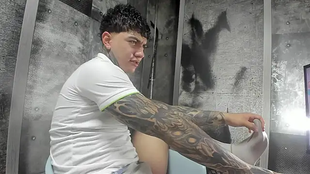 Snapshot of Gury_tattoo chatting on May 18, 2026, 7:40 pm Gury tattoo online show from May 18, 2026, 7:40 pm