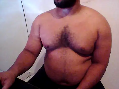 Derick 013 online show from May 17, 2026, 12:32 am