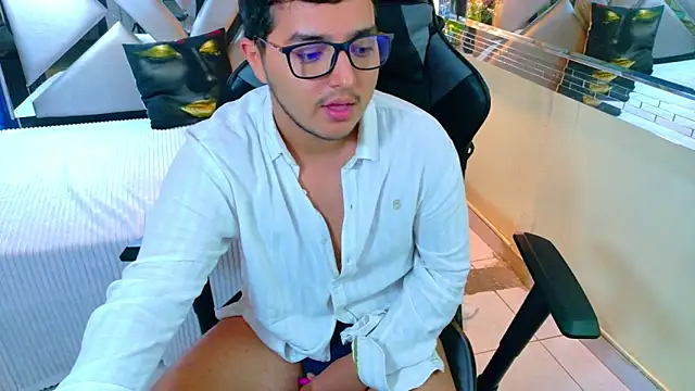 Oliver Jamees online show from March 26, 2026, 12:03 pm