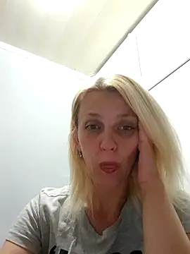 MiaLove183 online show from July 10, 2026, 1:55 pm